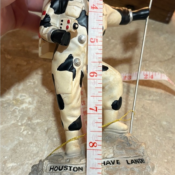 2003 CowParade Space Cow Figurine Moonwalking "Houston We Have Landed" #1189 - Picture 10 of 10